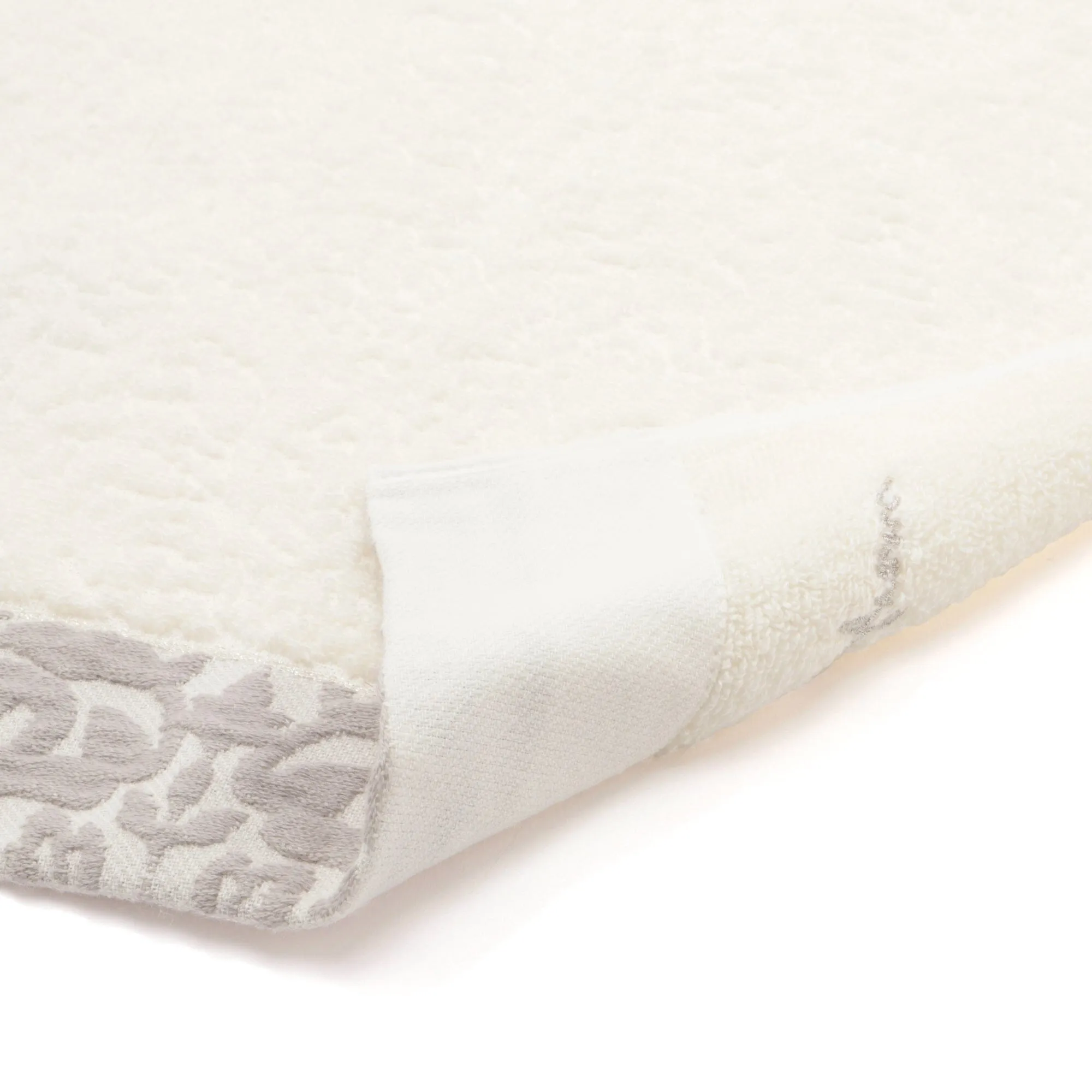 Antibacterial And Deodorizing Acanthus Face Towel, Ivory