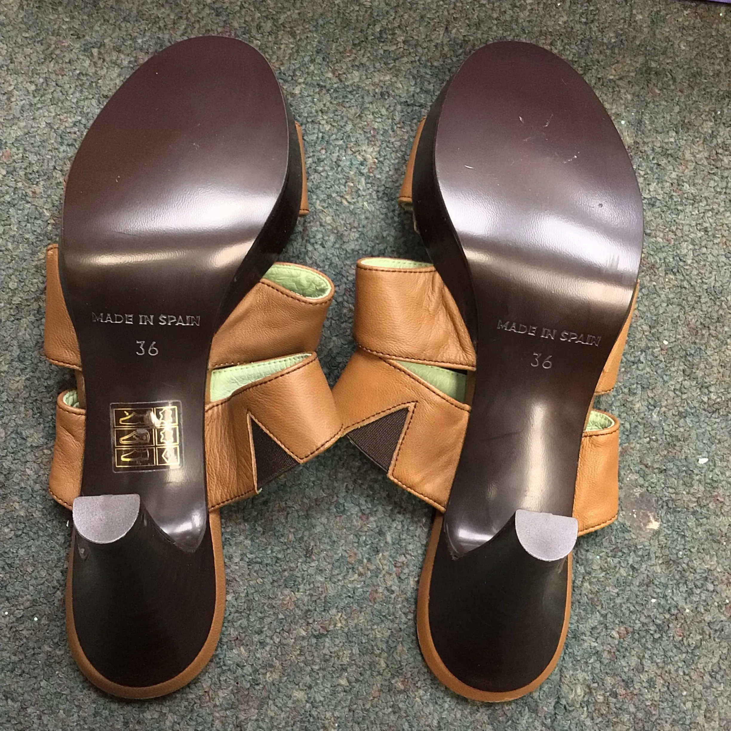 BNIB Helen Bateman Brown Wide Strappy Heeled Sandals Size 36