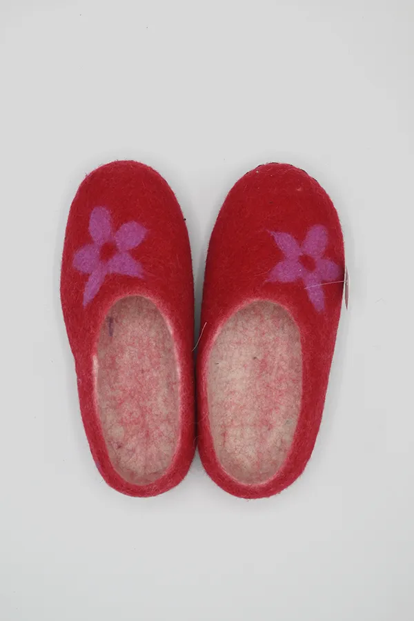 Flower Design Felt Wool Closed Back Slipper