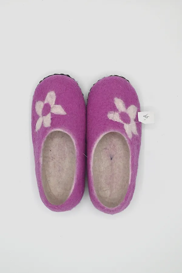 Flower Design Felt Wool Closed Back Slipper