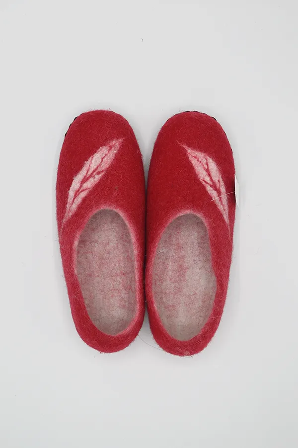 Leaf Design Felt Wool Closed Back Slippers