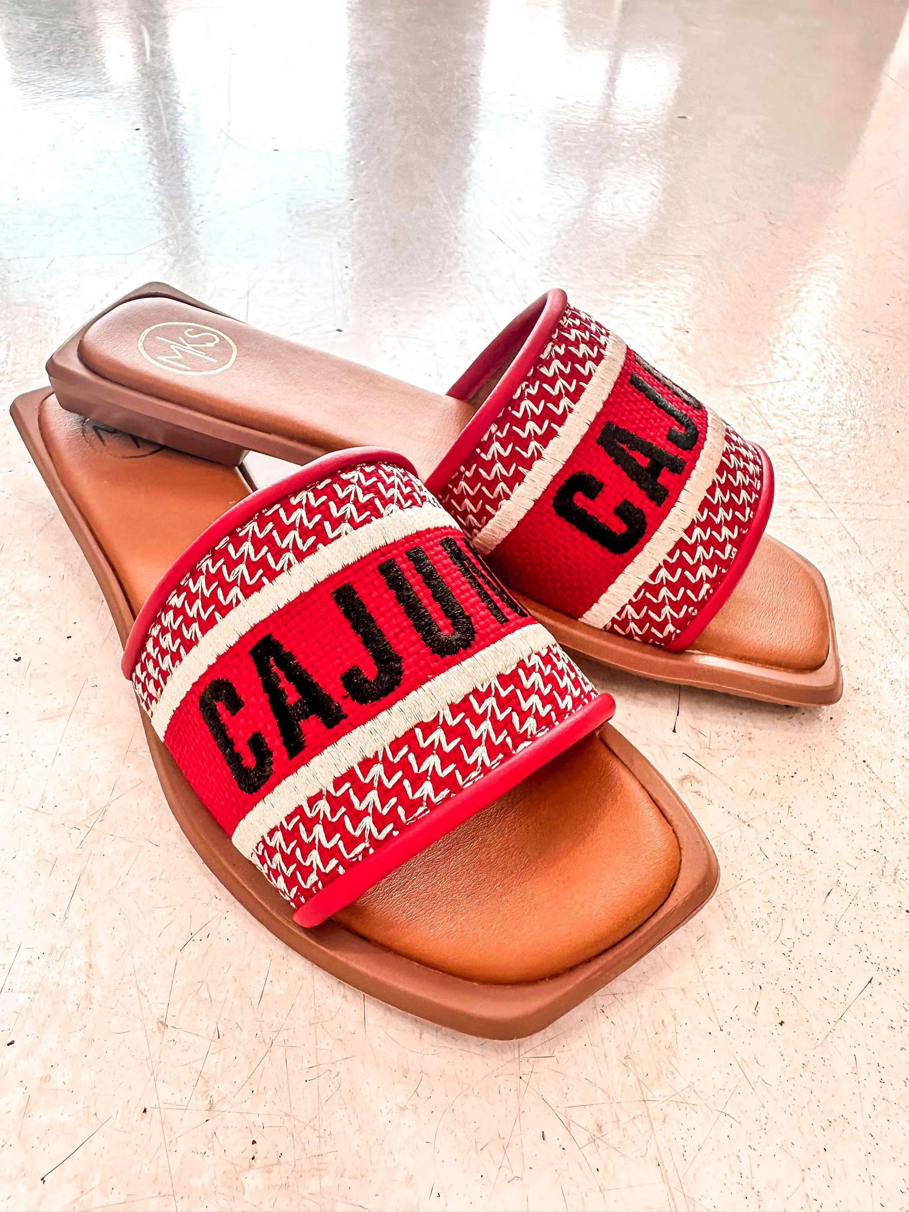 Queen Of Bobbie Cajuns Slides