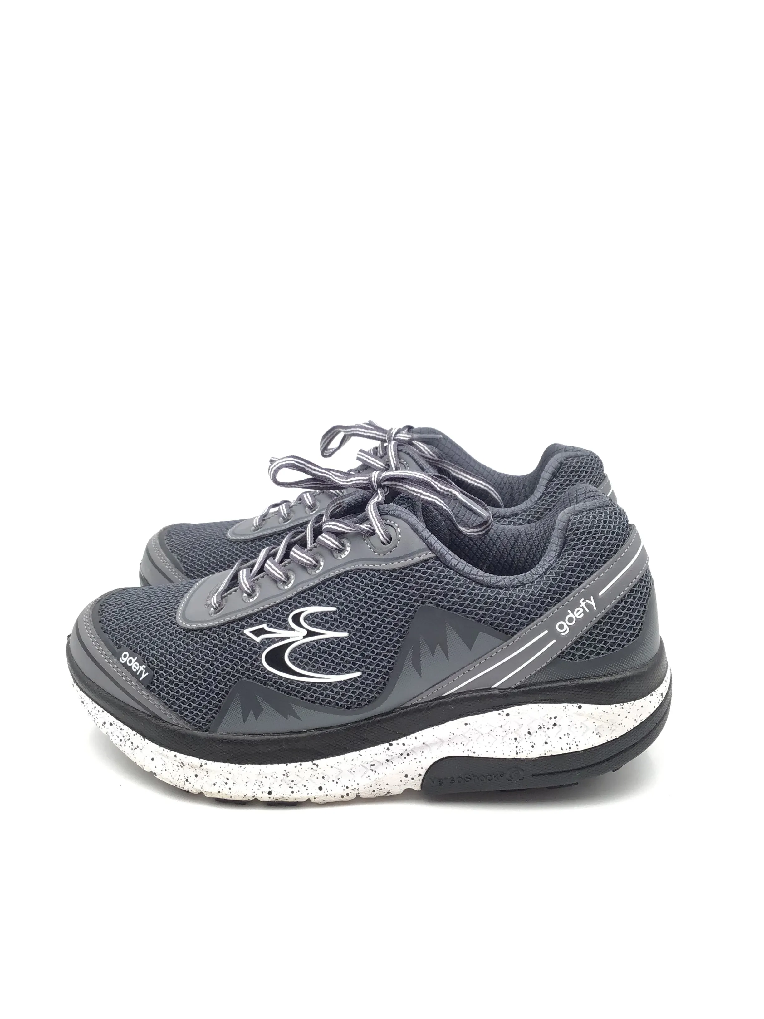 Shoes Athletic By Clothes Mentor In Grey & White, Size: 9