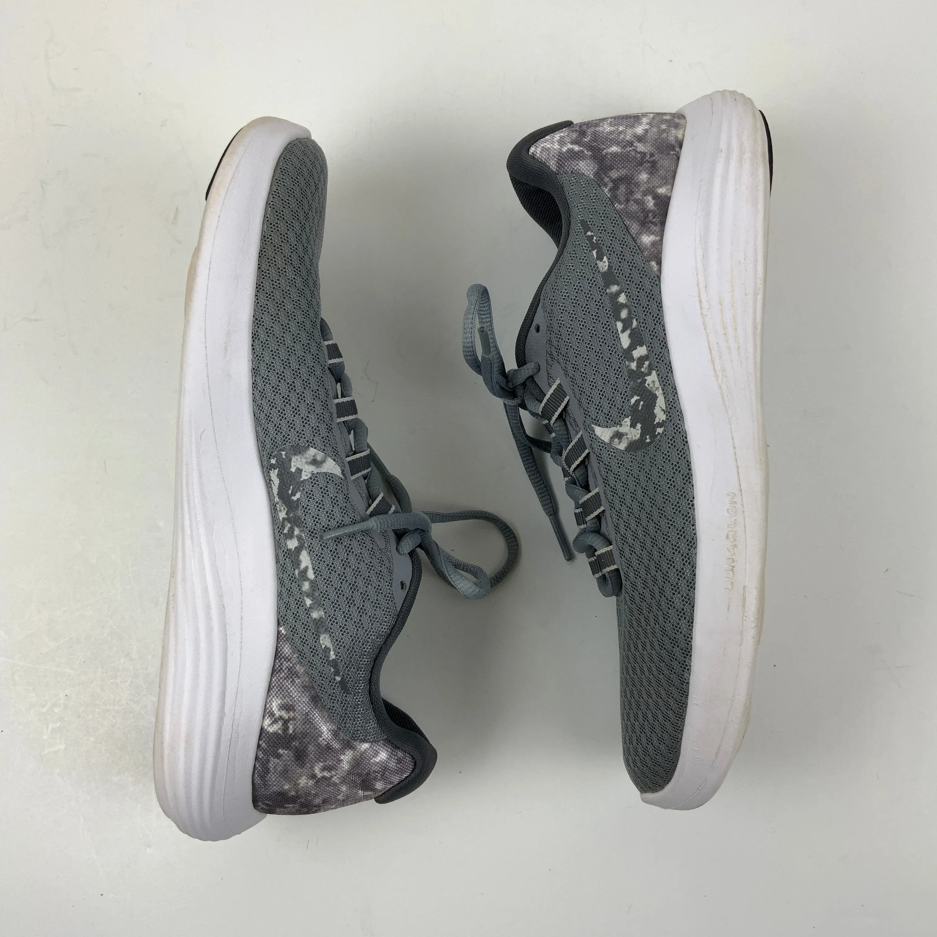 Shoes Athletic By Nike In Grey, Size: 8.5