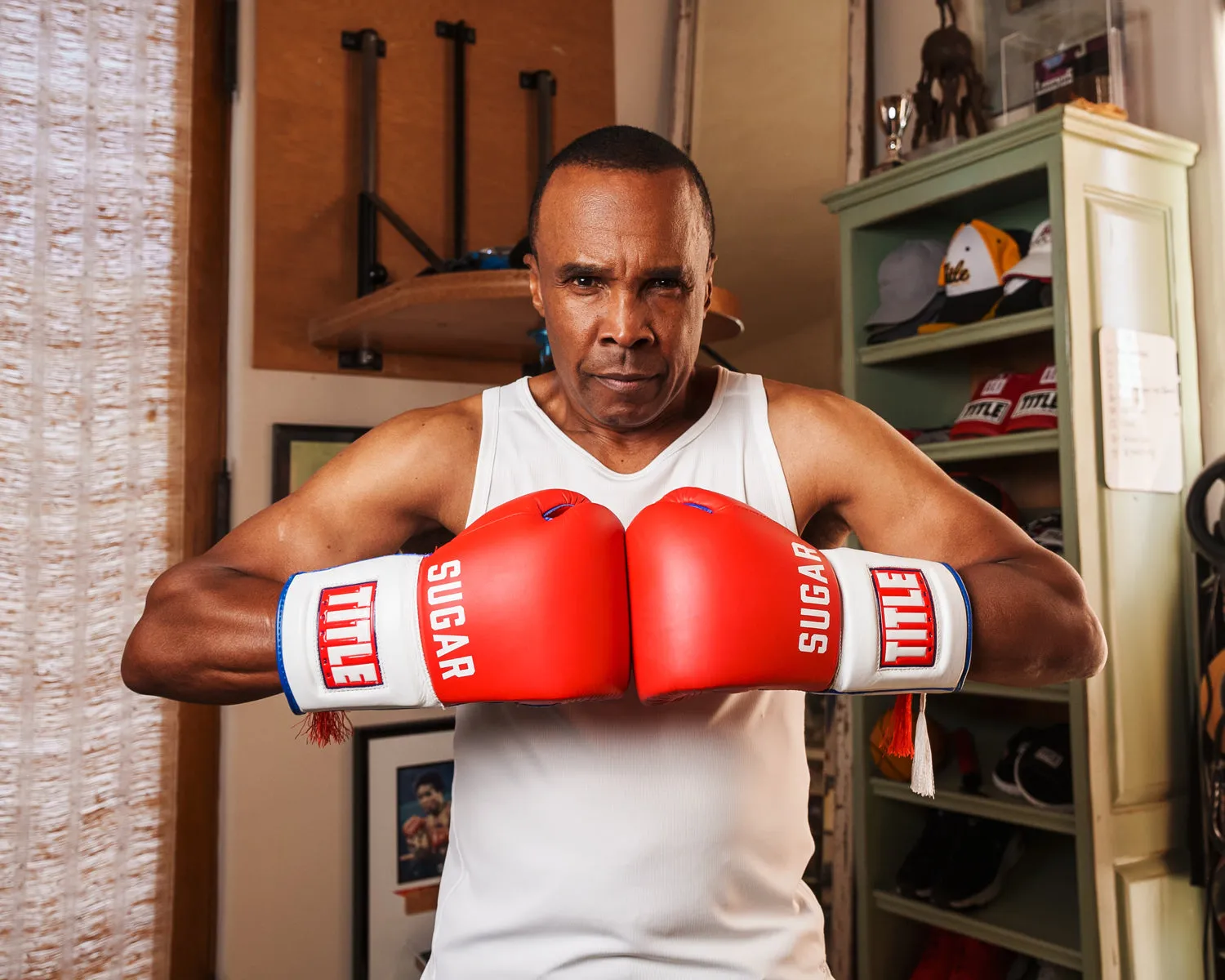 TITLE Boxing Sugar Ray Leonard Signature Leather Sparring Gloves